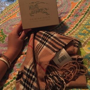 Burberry scarf with box