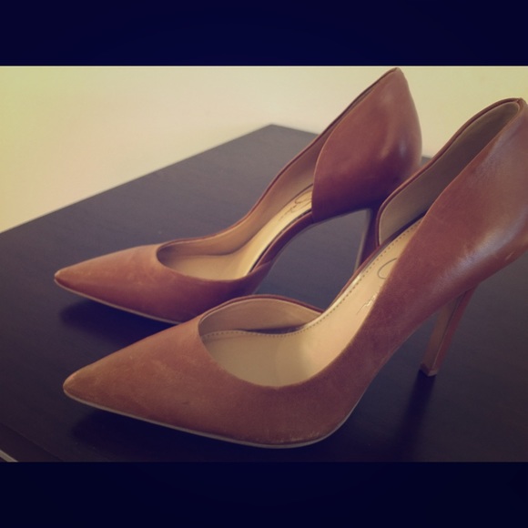 Closed pointy toe Jessica Simpson Claudette Shoes
