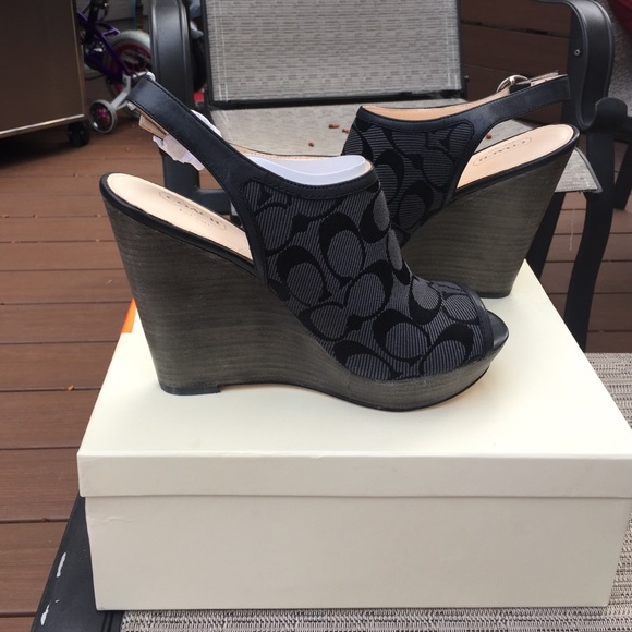 Coach size 8 graphite/black wedges