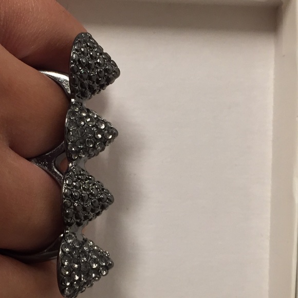 Two-finger statement ring - Picture 2 of 3