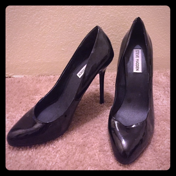 Steve Madden classic black pumps. Great condition!