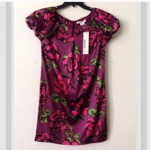 Adorable size 4 floral shift dress