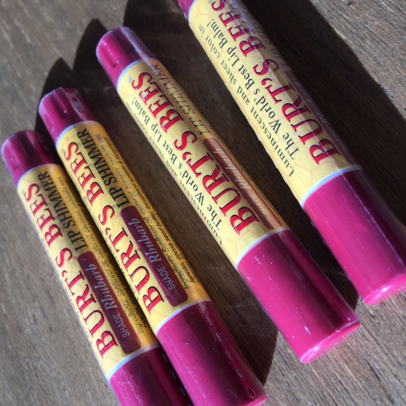 🎉 Free Gift with Bundles- Burt's Bees Tinted Lip - Picture 1 of 2