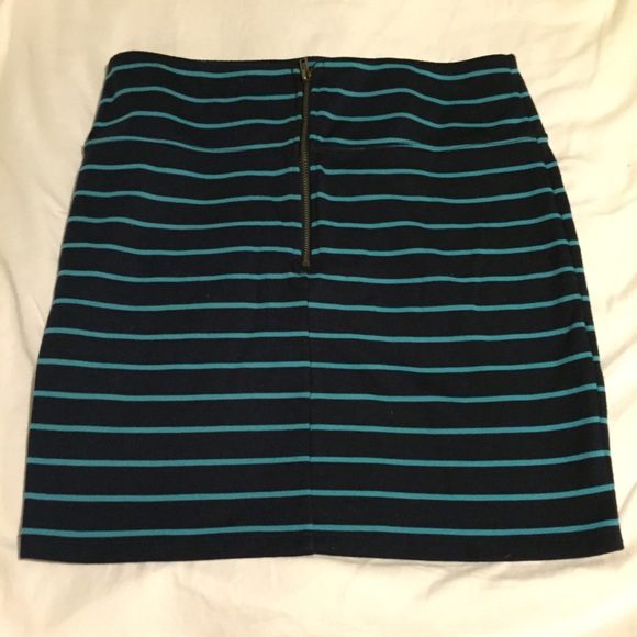 Fitted striped skirt - Picture 2 of 2