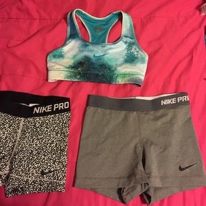 Nike women's sports bra and 2 spandex bundle