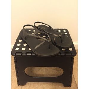 Black Old Navy sandals