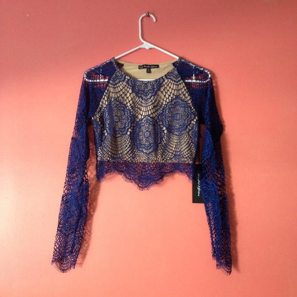 SOLD 💋 - Picture 2 of 3