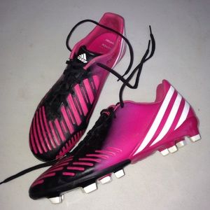 Women's soccer cleats Predators