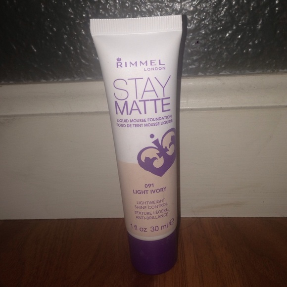 Rimmel Stay Matte Mousse Foundation LIGHT IVORY