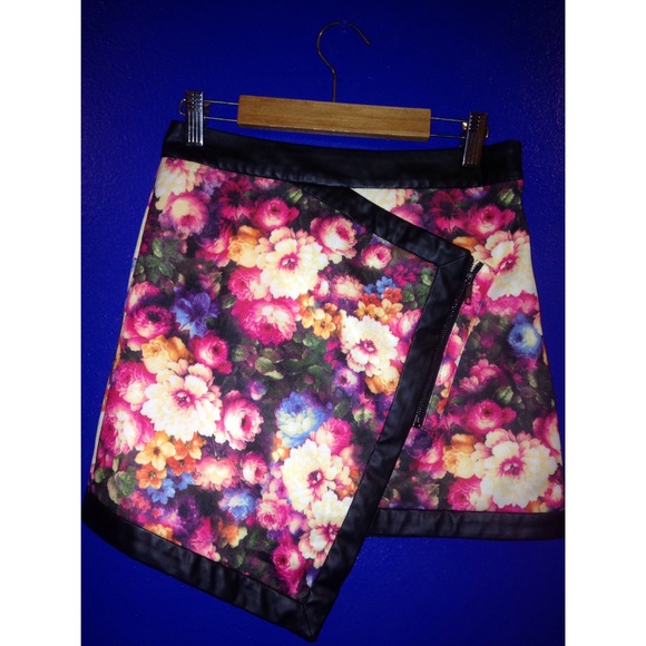 Asymmetrical Floral Skirt🌺