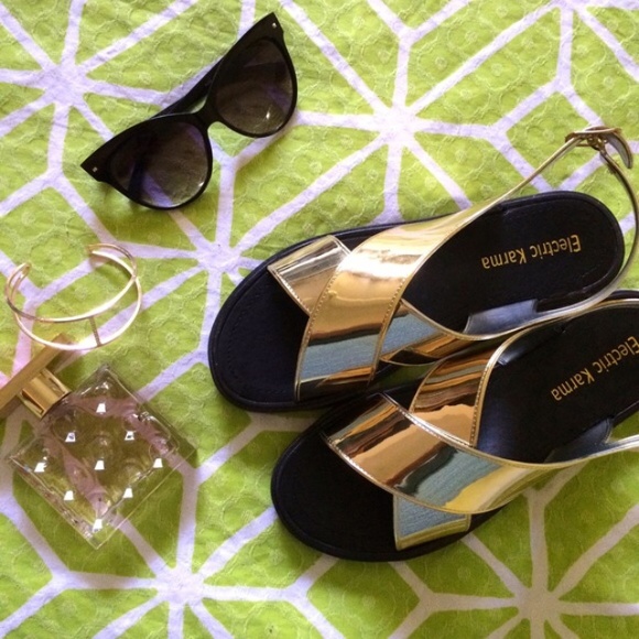 Electric Karma Shoes - 🎉🎉HP 6/22🎉🎉Gold sandals