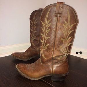 Old vintage Nocona cowboy cowgirl boots