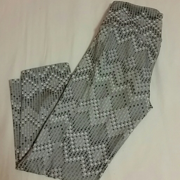 Old Navy Active TALL Compression Capris