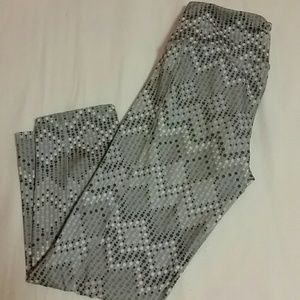 Old Navy Active TALL Compression Capris