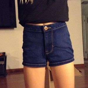 Bullhead black high-waisted shorts