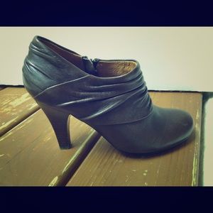 Sofft brown ankle boots