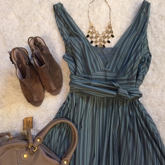 Banana Republic Dresses & Skirts - V-Neck Patio Dress