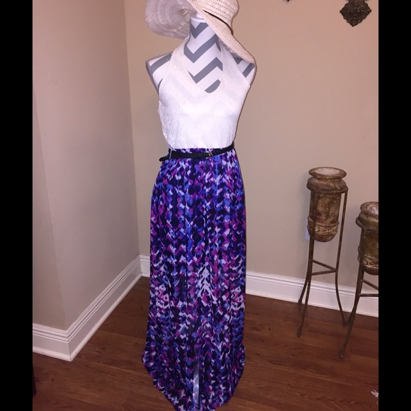 Dresses & Skirts - Abstract Maxi Dress