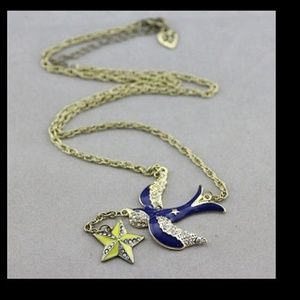 Betsey Johnson necklace nwot