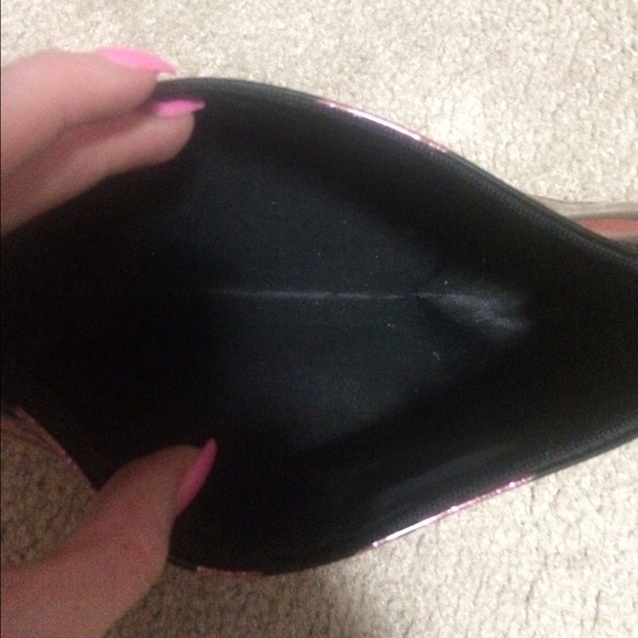 Pink zebra make up case - Picture 2 of 2