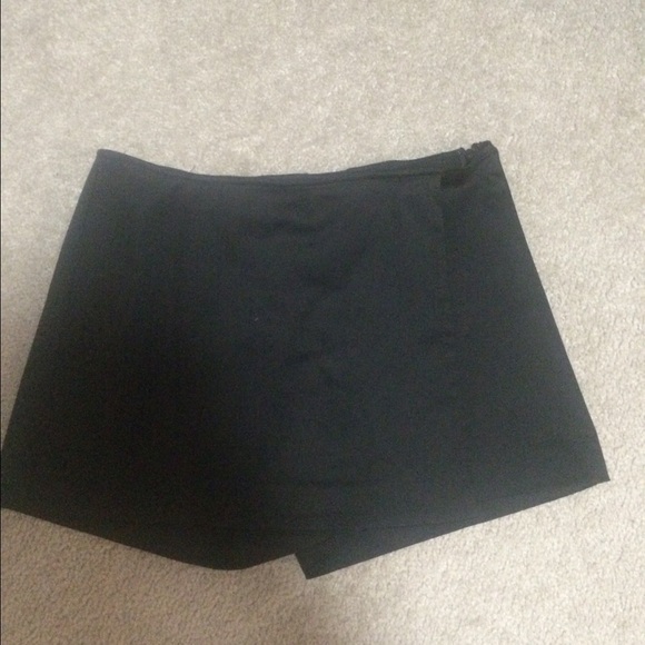 Black Skort size 4 - Picture 1 of 3