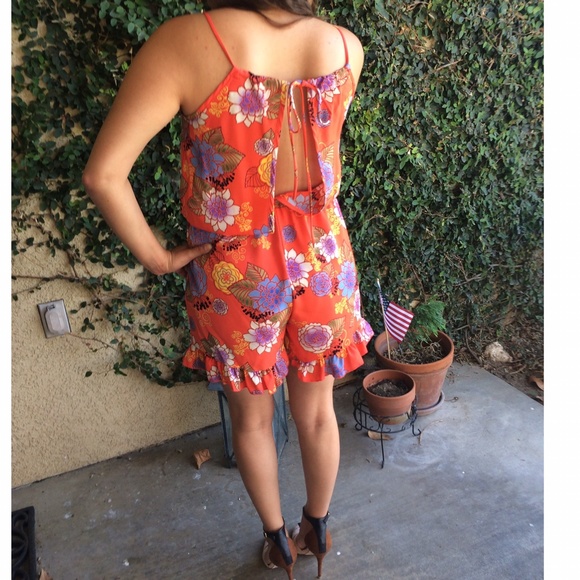 LAST CALL Open back Floral romper - Picture 2 of 5