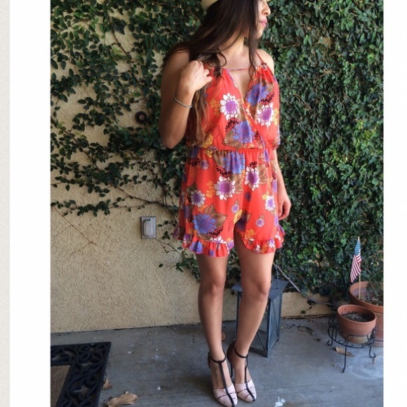LAST CALL Open back Floral romper - Picture 3 of 5