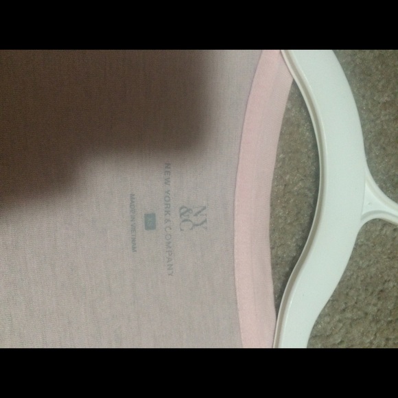 NYC Top xs - Picture 2 of 2