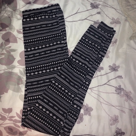 Tribal print leggings