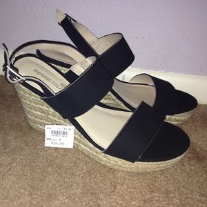 Black wedges