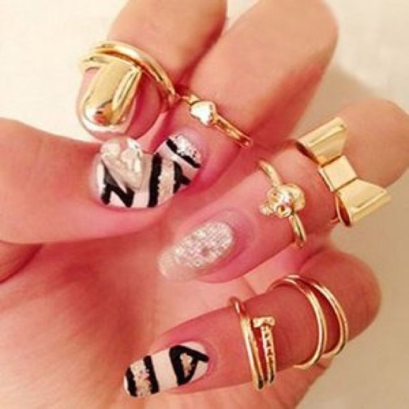 7pc gold Ring set - Picture 2 of 4