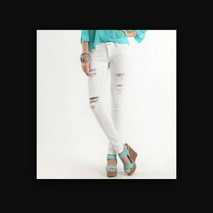 Bullhead white ripped skinny jeans