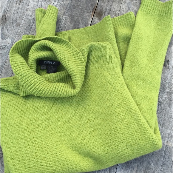 Men's ( or unisex) DKNY wool sweater !