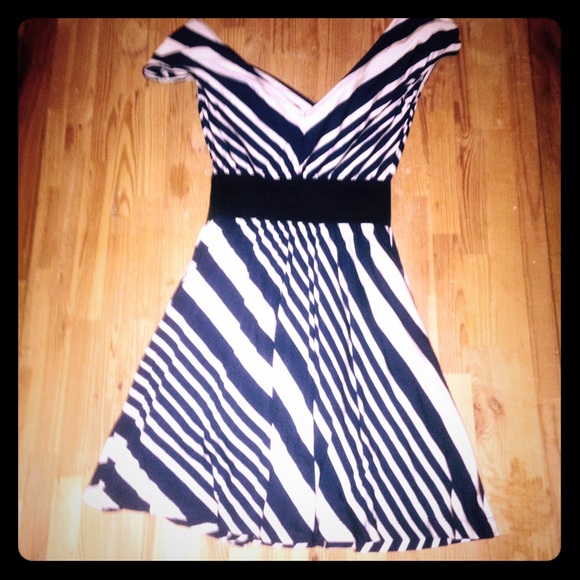 Adorable knit dress. Cute, comfortable, stylish! - Picture 1 of 3