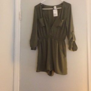 H&M jumpsuit. Sz 6 NWT