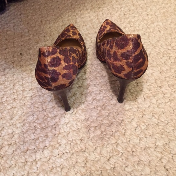 Patterned heels - Picture 3 of 3