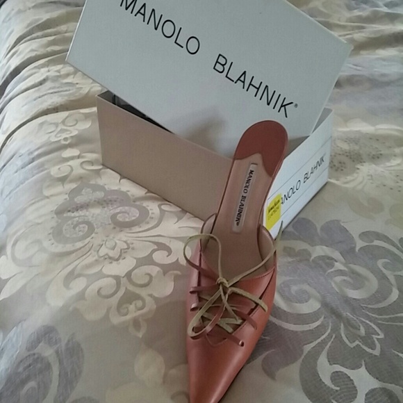 Kitten heel brown manolo blahnik shoes