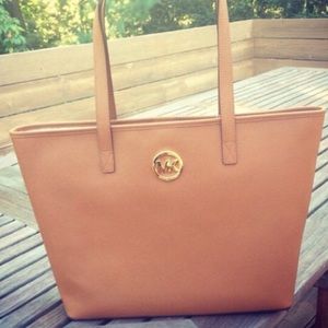 Michael Kors tote for @bcwebb10