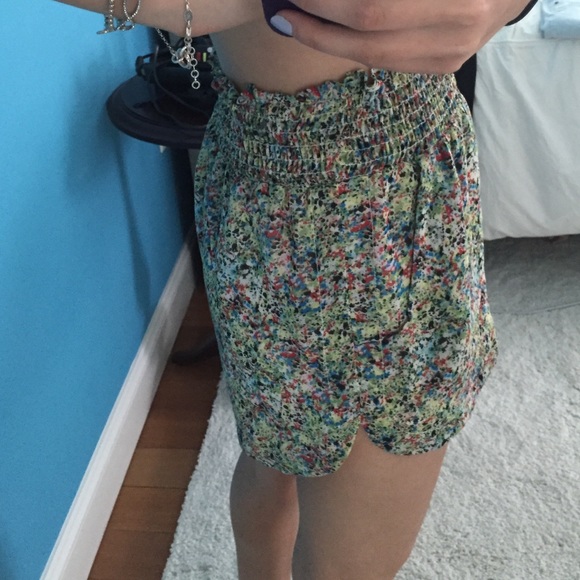 Shorts - Picture 2 of 4