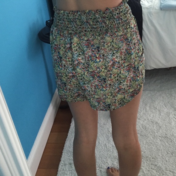 Shorts - Picture 3 of 4