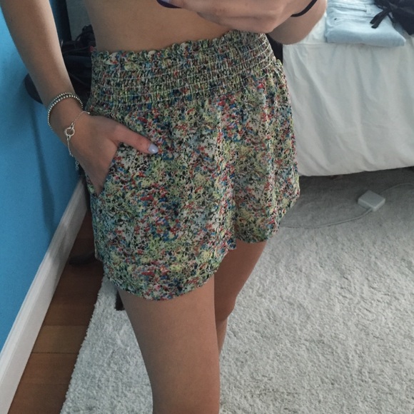 Shorts - Picture 4 of 4