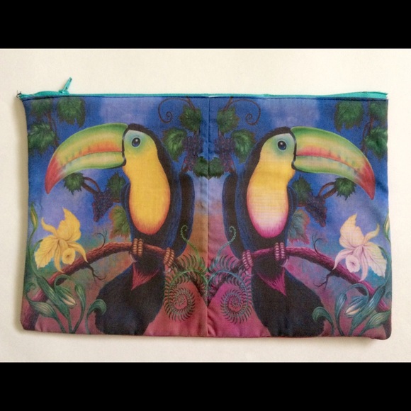 Toucan clutch