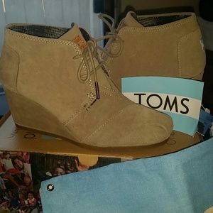 TOMS desert wedge