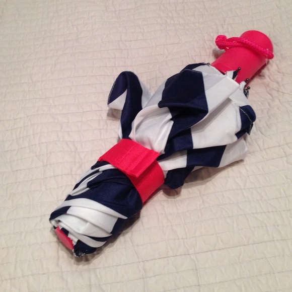 NAVY STRIPES AND PINK ACCENTED UMBRELLA!! ☔️