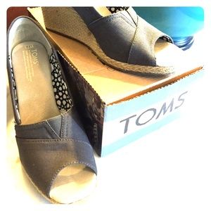 TOMS Gray Wedges