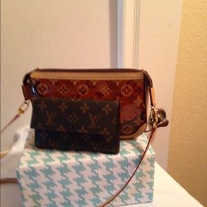 Nice crossed body handbag and wallet