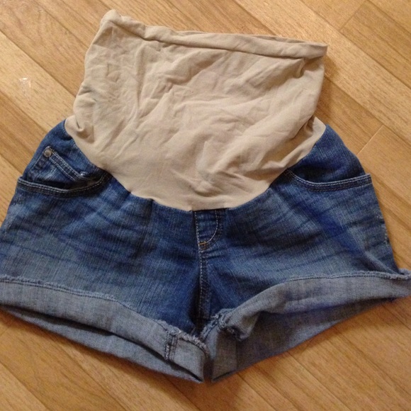 Maternity shorts