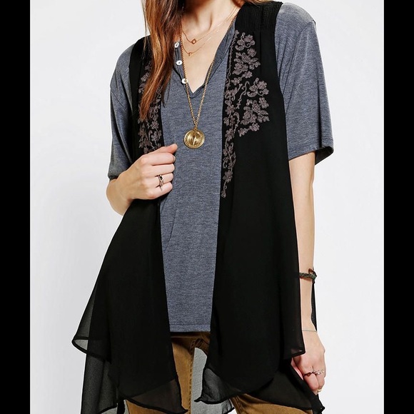 UO VEST