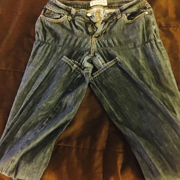 size 7 tall but fits more like 8 with curves - Picture 2 of 4