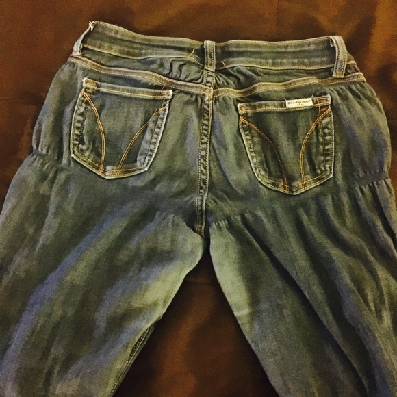 size 7 tall but fits more like 8 with curves - Picture 3 of 4